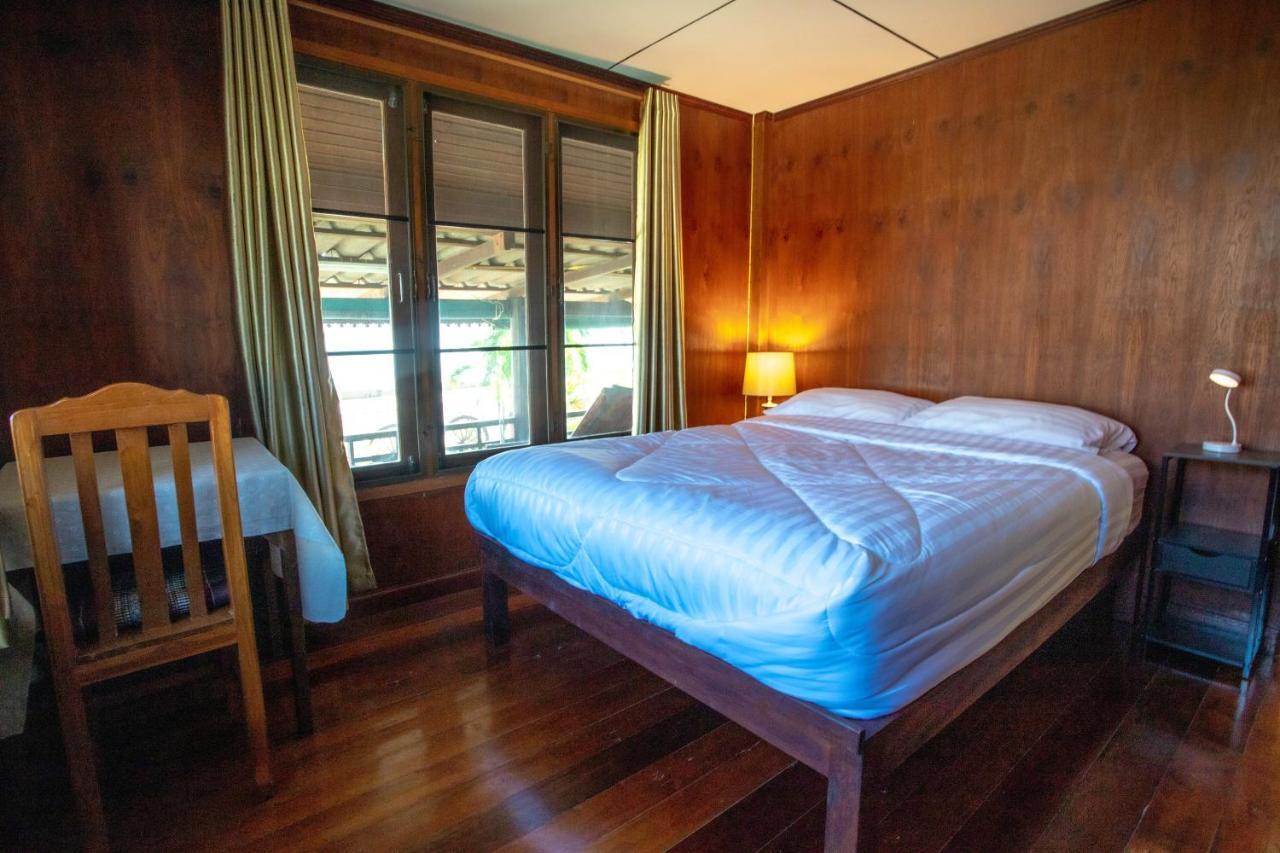 Seesea Thai Wooden House On Beachfront 2* Prachuap Khiri Khan