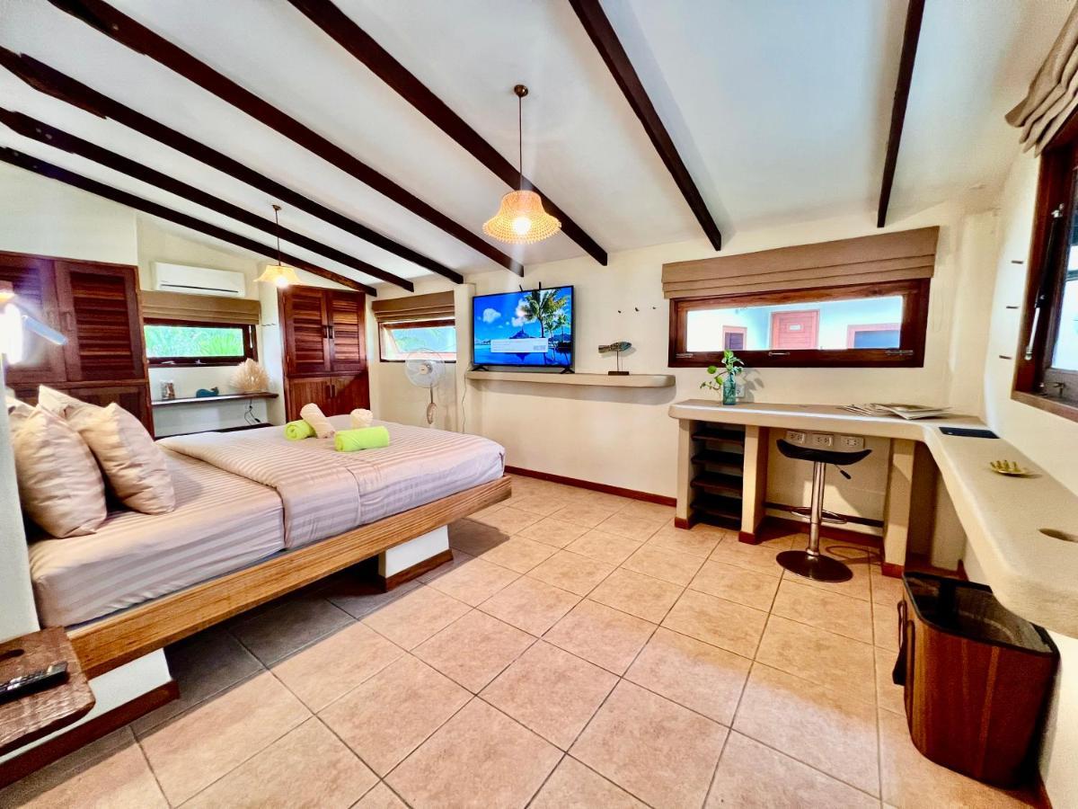 Guest house Three Rare & Private Front