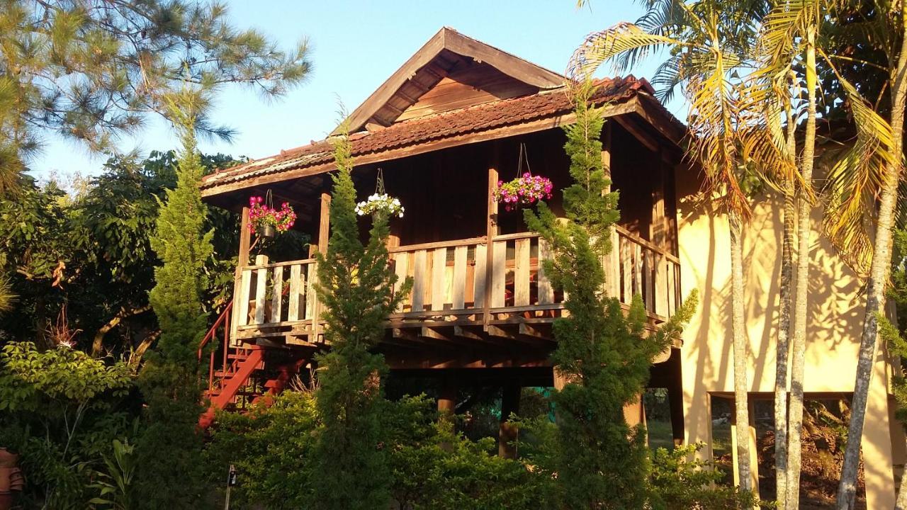 Khoom Kam Kaew