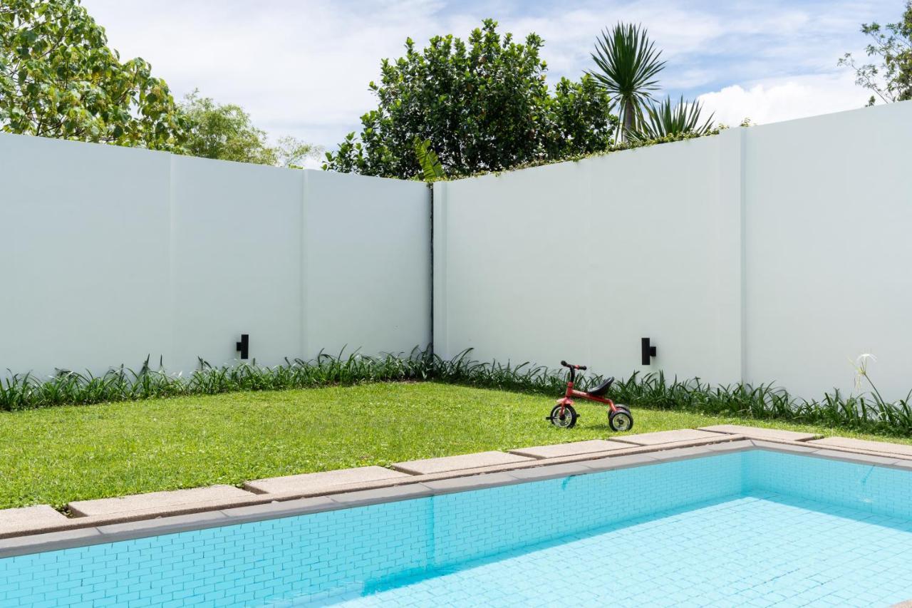 Pousada Bangtao Laguna Villa: Poolside Luxury With Smart Tv *