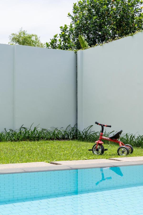 Bangtao Laguna Villa: Poolside Luxury With Smart Tv Praia de Bang Tao