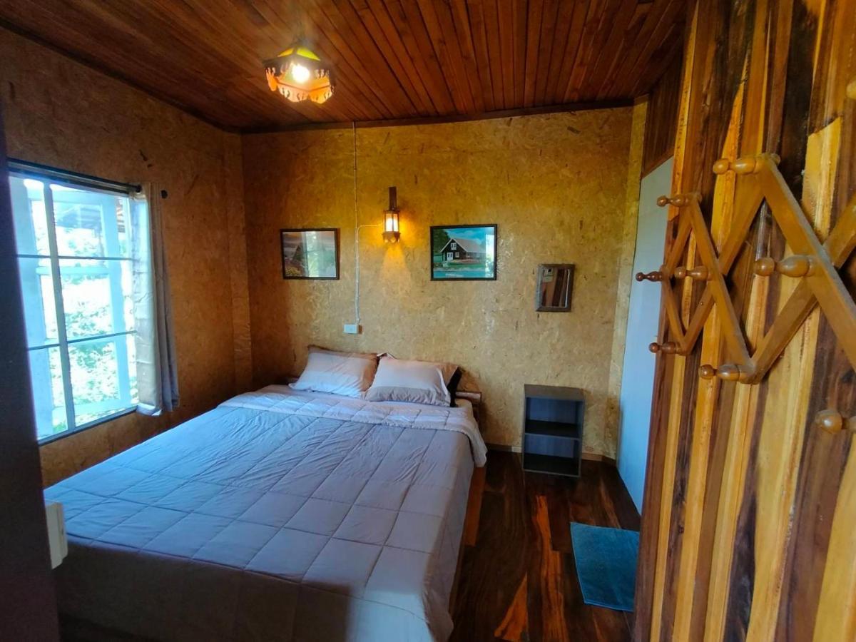 บ้านสวนศรเพชร Guest house Phetchabun