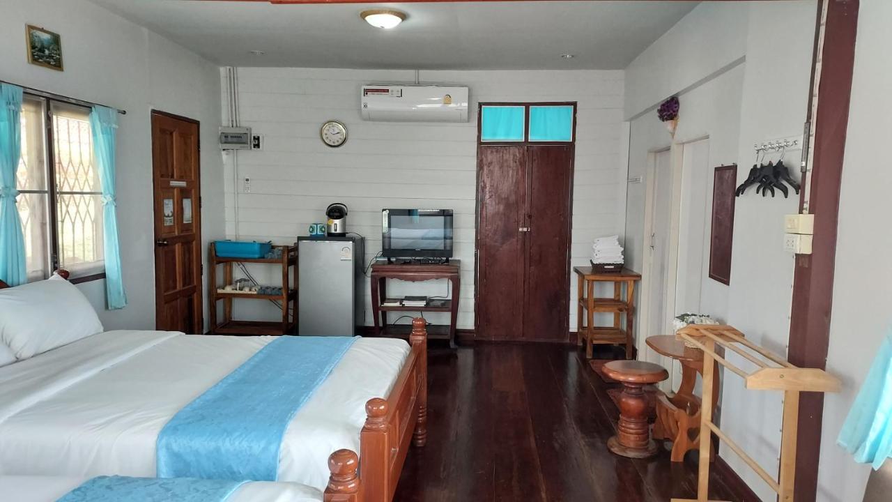 Flora Resort 3*