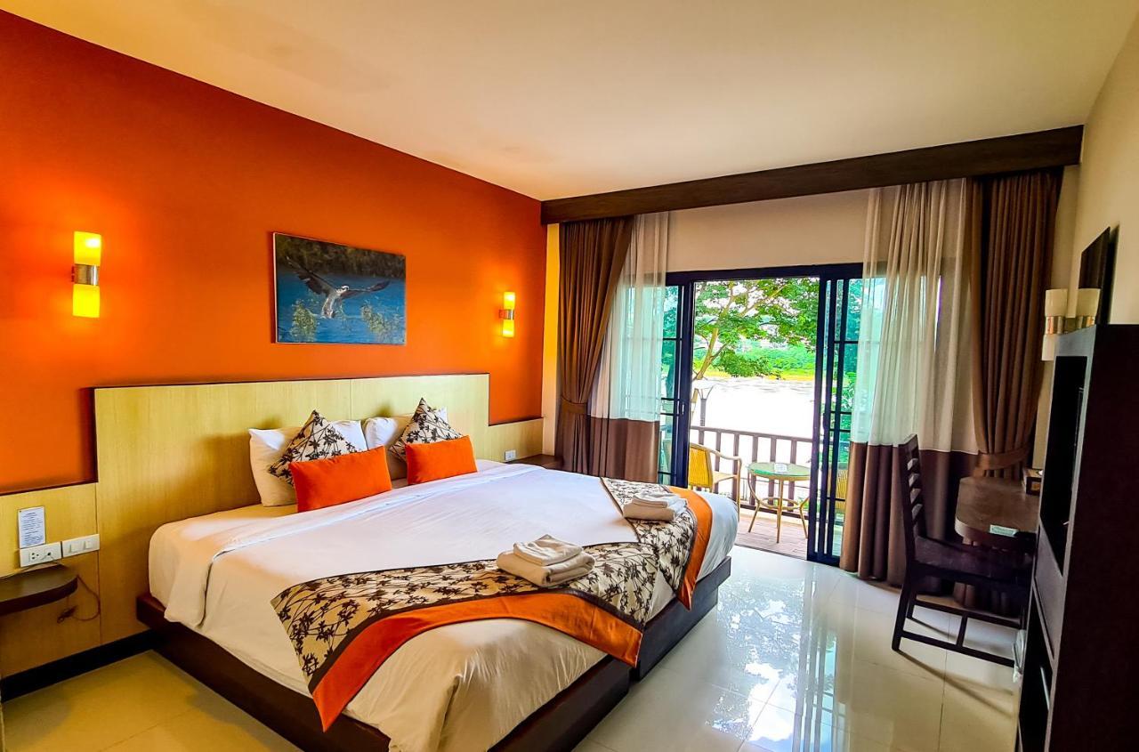 Hotel Chiangkhong Teak Garden Riverfront Onsen Hotel- Sha Extra