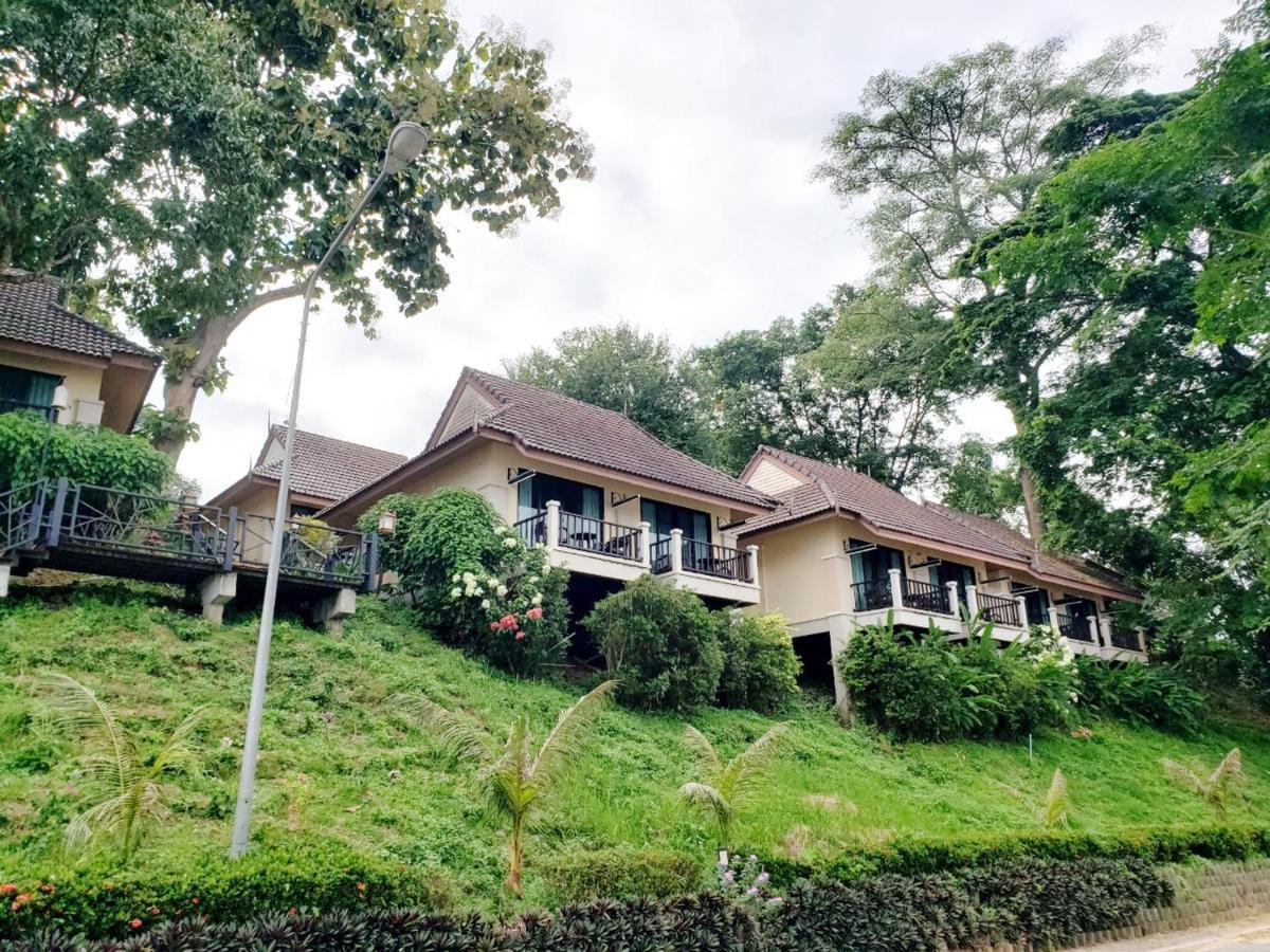 Chiangkhong Teak Garden Riverfront Onsen Hotel- Sha Extra 4*
