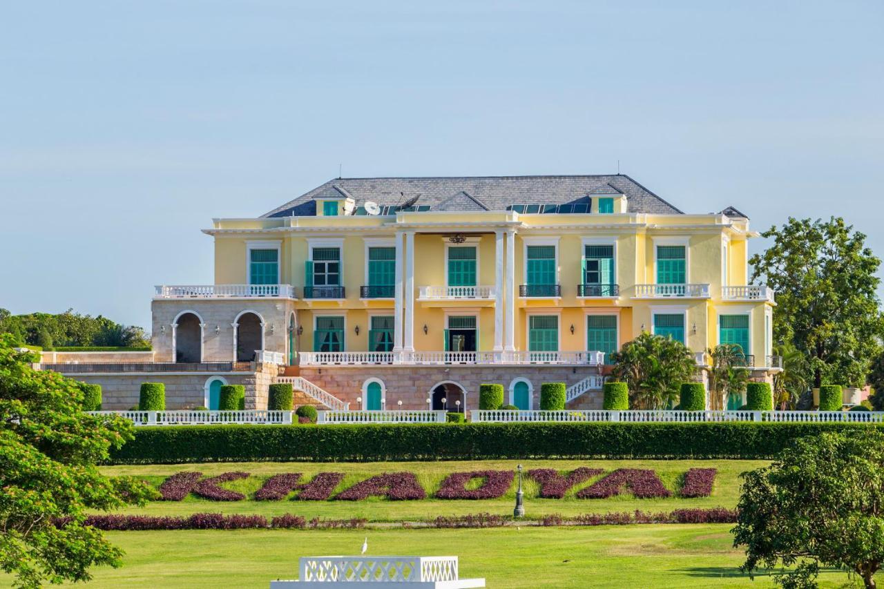 Chateau De Khaoyai & Hotel