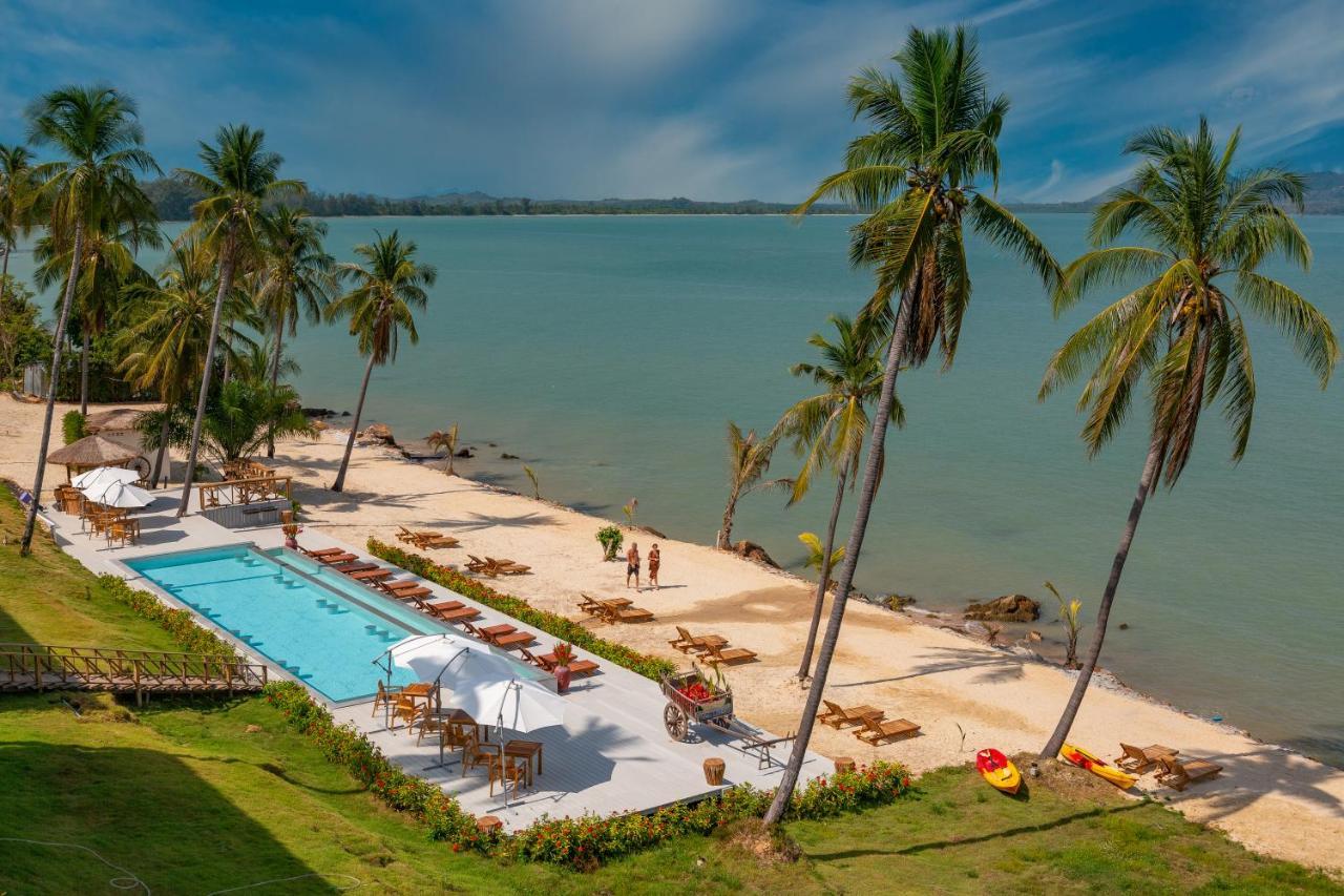 Coconut Grove Hotel