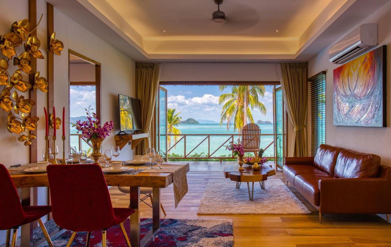 Coconut Grove Hotel