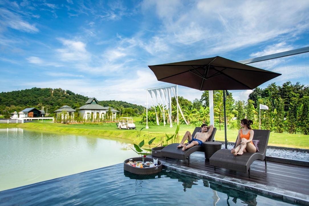 Hotel Pim Pool