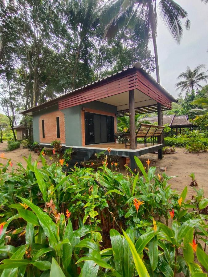 Resort Phayam Coconut