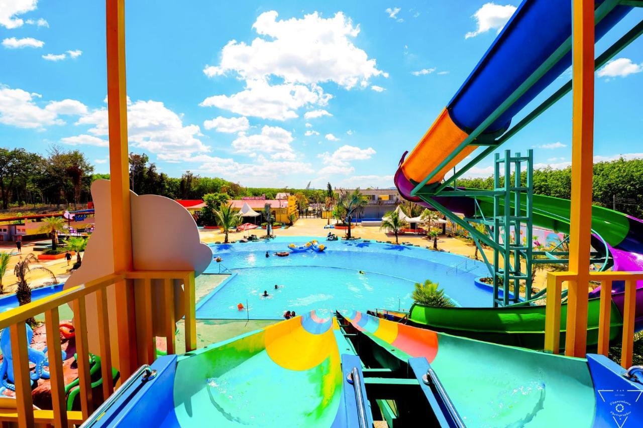 Oasis Waterpark Hotel