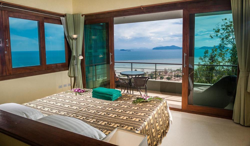 Emerald Villa