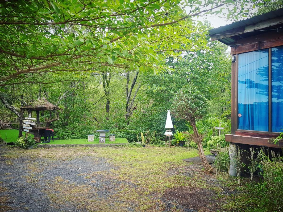 Calm At Bangphat Resort Bor Saen