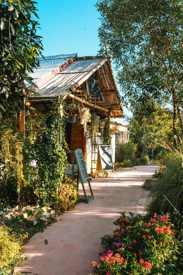 Nang Non นางนอนแค้มป์ปิ้งวิลล์ Resort Mae Sai
