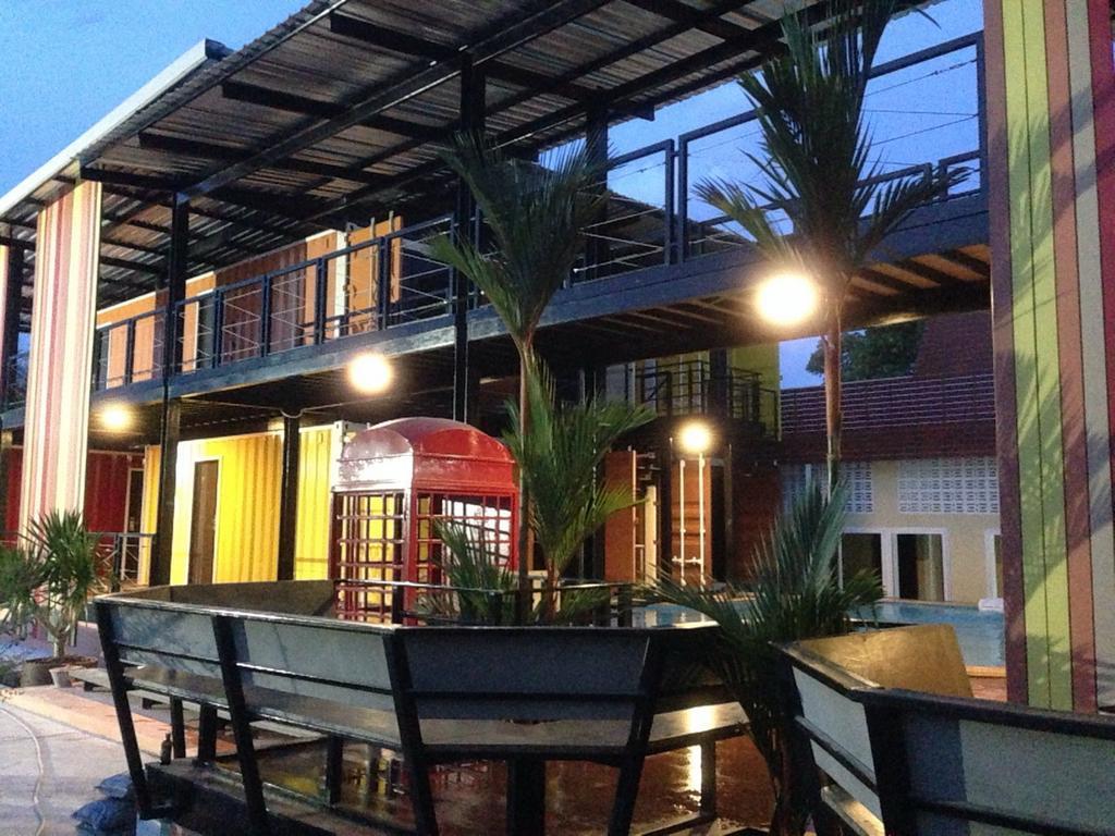 Retro Box Hotel 3*