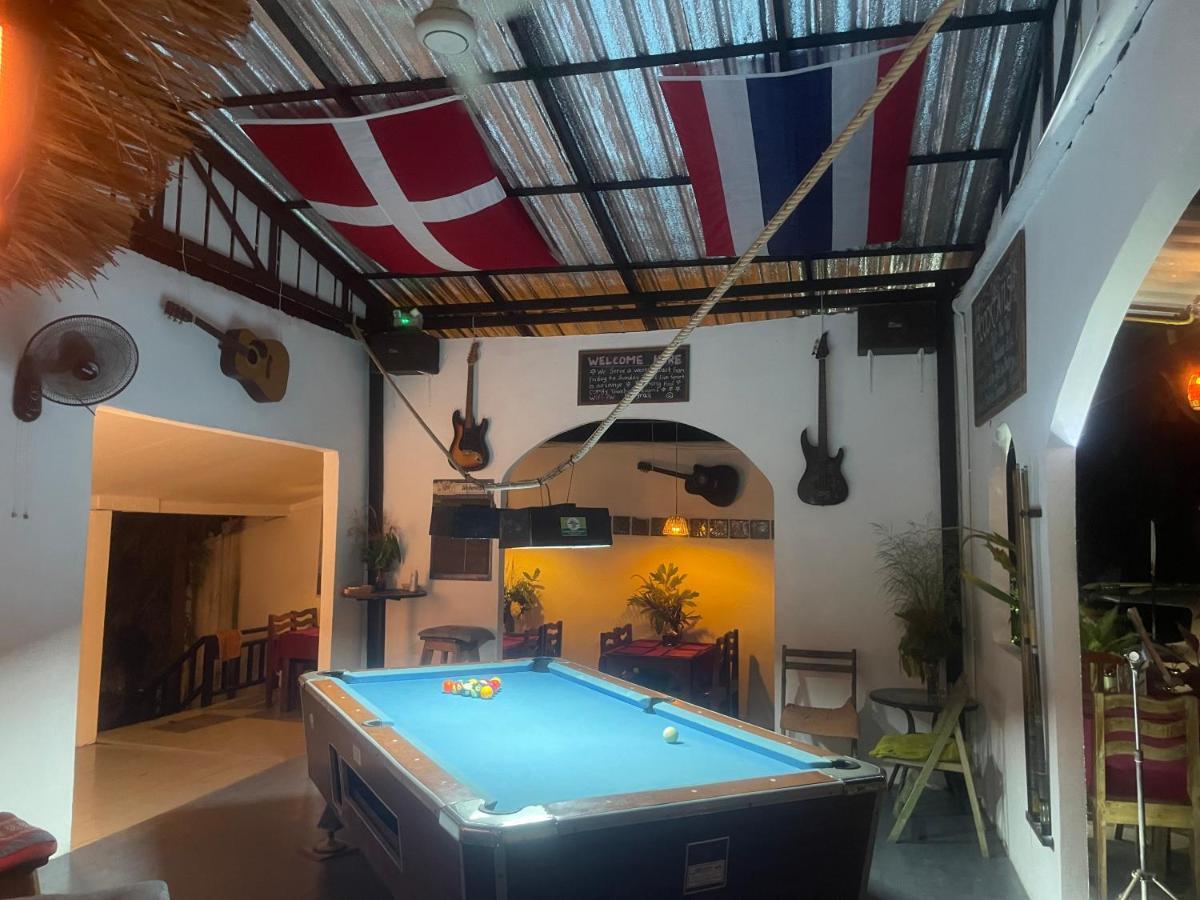 Lonely Pool 3*