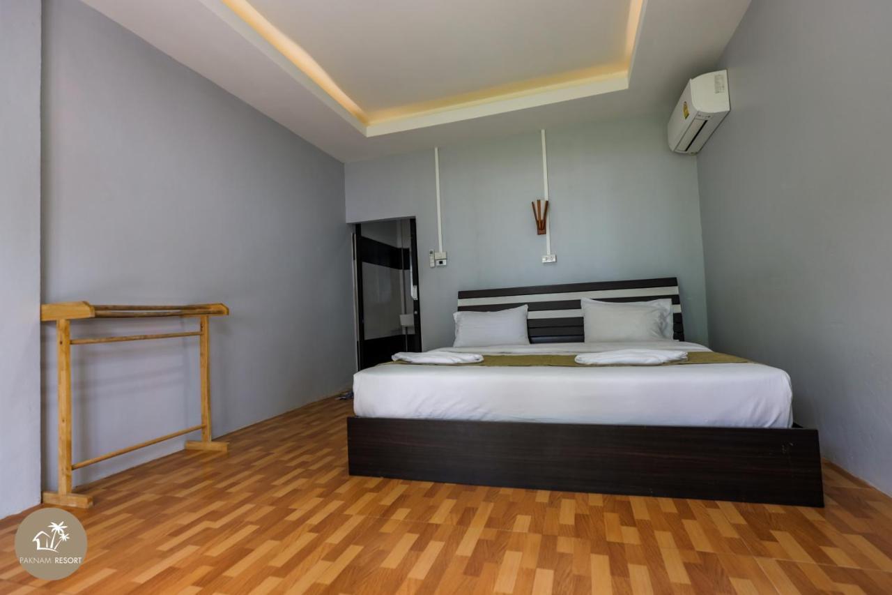 Resort Pak Nam