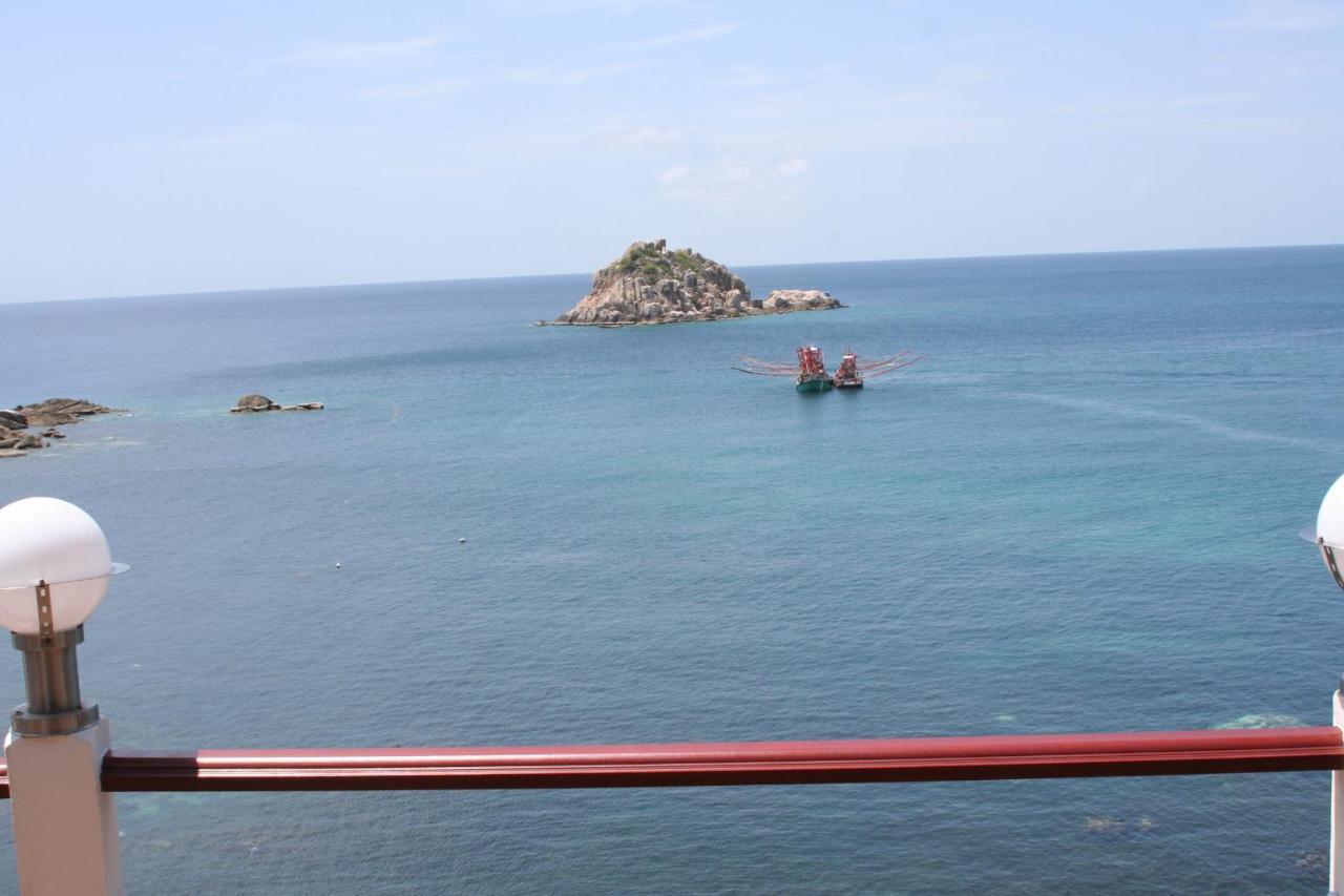 Les Pieds Dans L'eau * Koh Tao