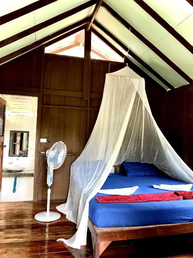 Frog Garden Hut Koh Phayam