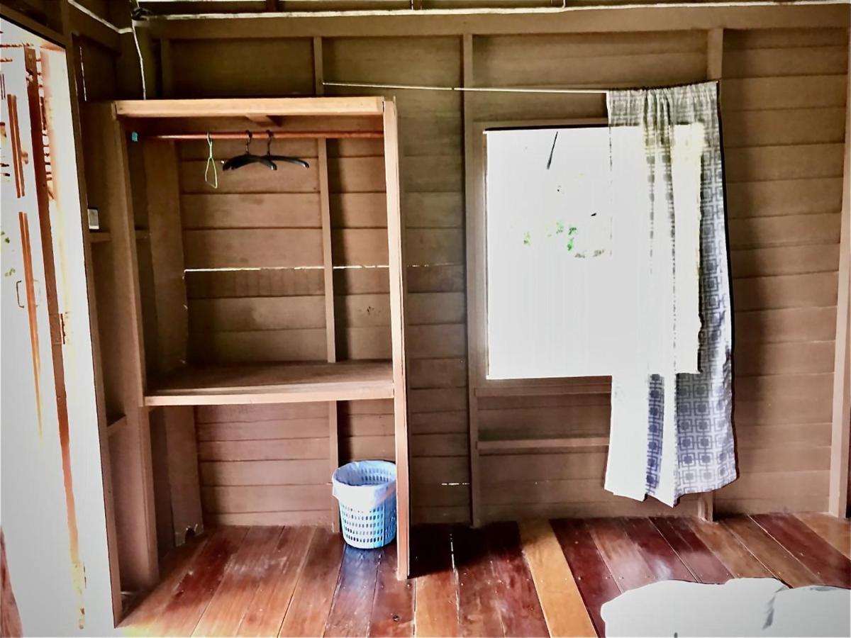 Frog Garden Hut *