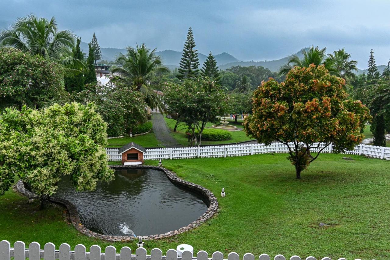 Swiss Valley Hip Resort 4*