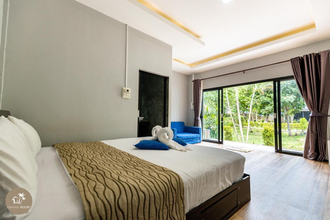 Resort Pak Nam