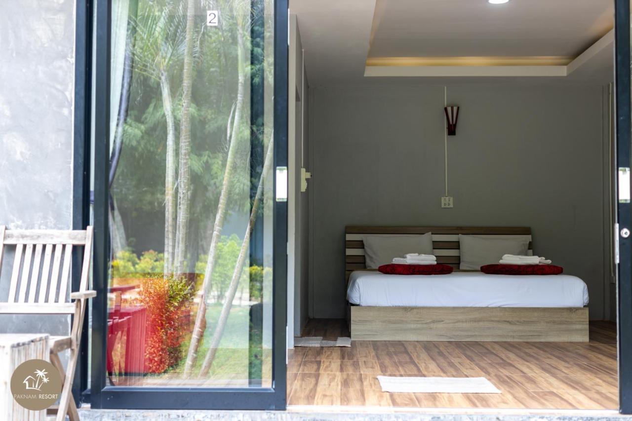 Resort Pak Nam