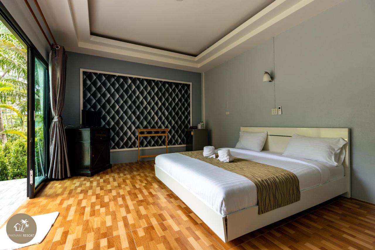Resort Pak Nam