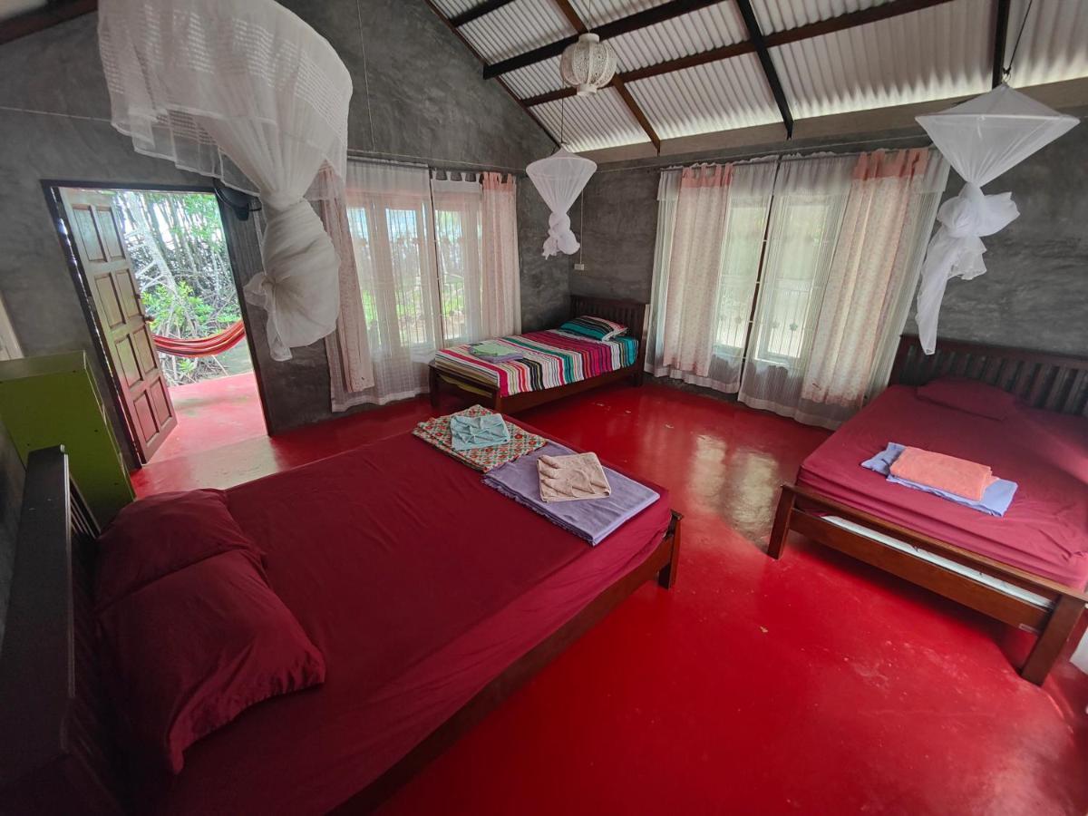 Bananas & Restaurant Resort Tha Lane Bay
