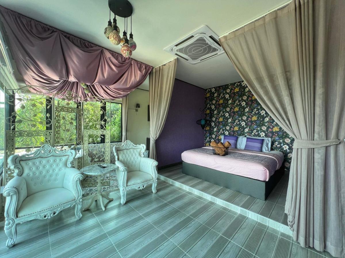 Deep Mountain View Villa *