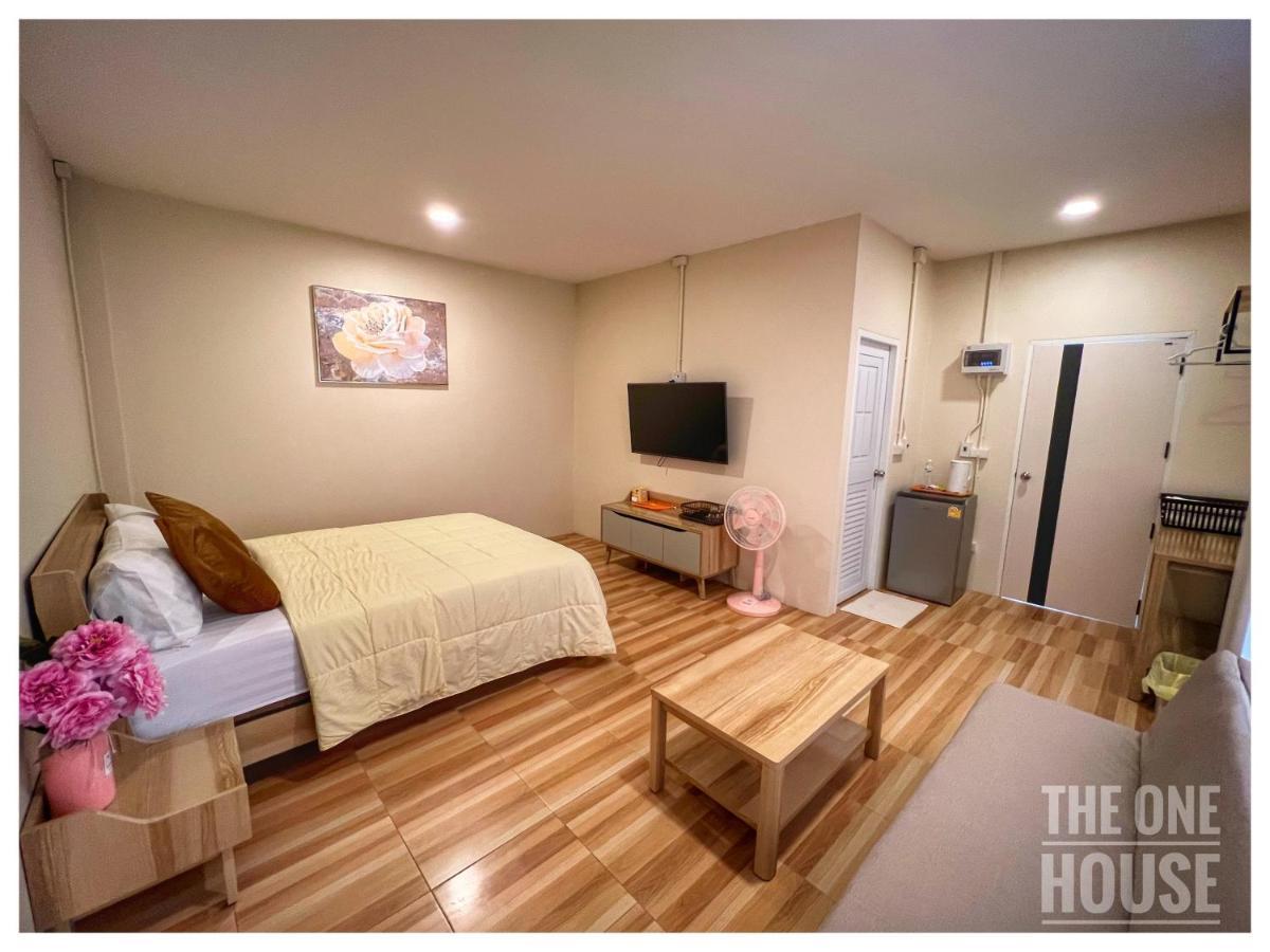 Guest house The One House 2*