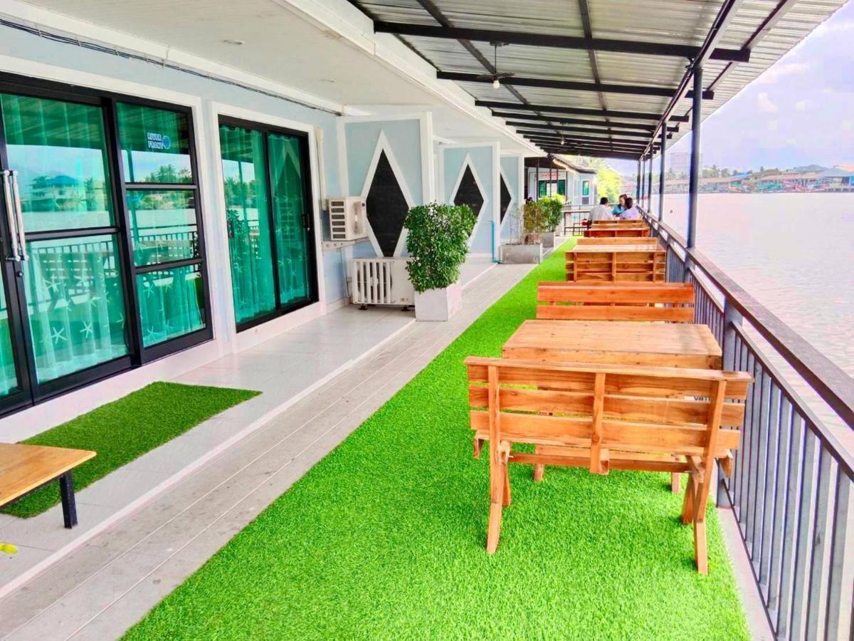 Chaiyai River Front 4*