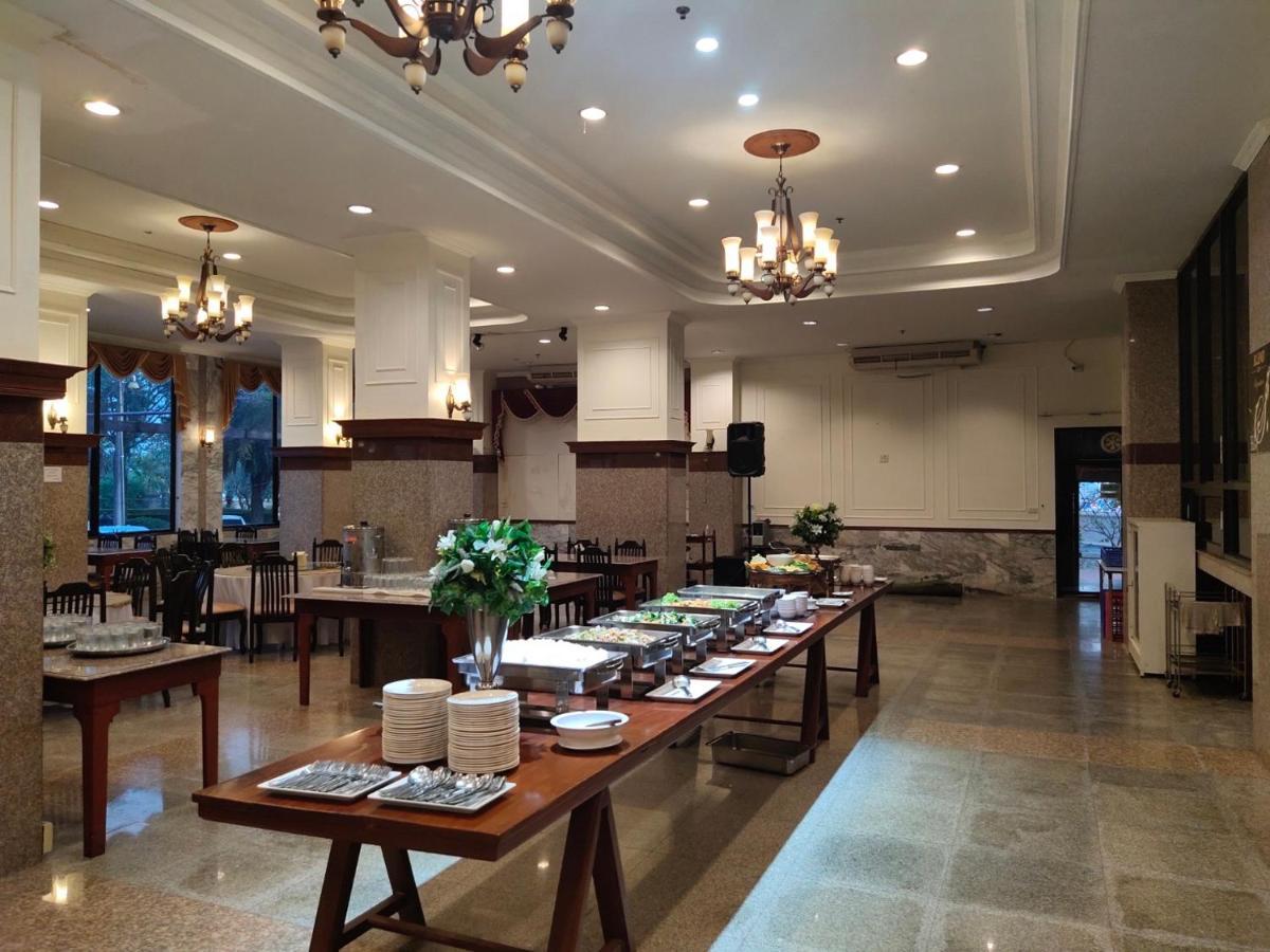 Golden Dragon Hotel Sing Buri