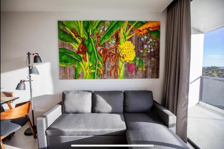 Beachfront Escape Seaview 5th & Floor- Apartment