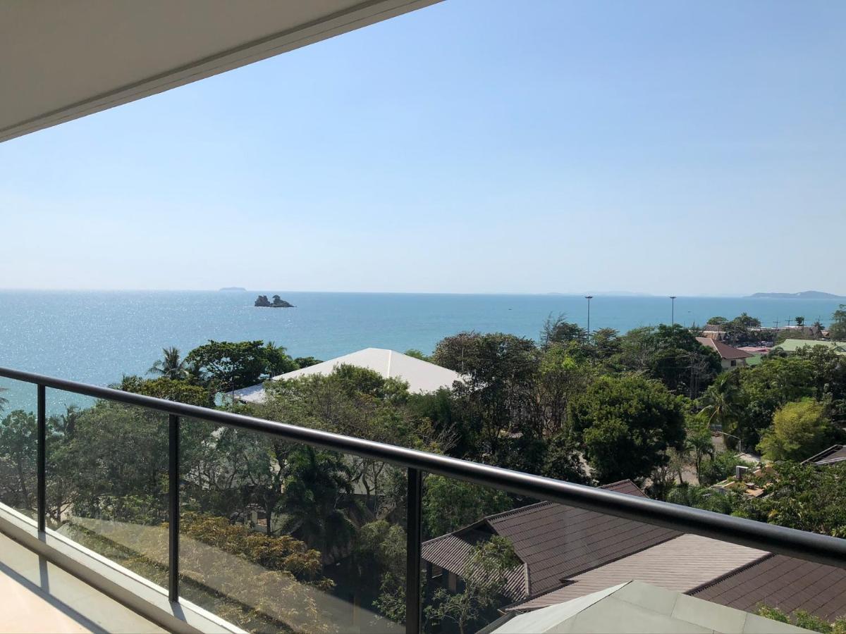 Beachfront Escape Seaview 5th & Floor-