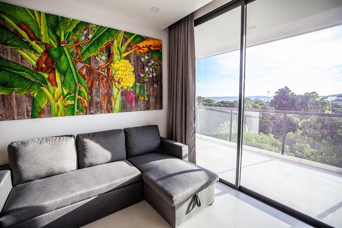 Beachfront Escape Seaview 5th & Floor-