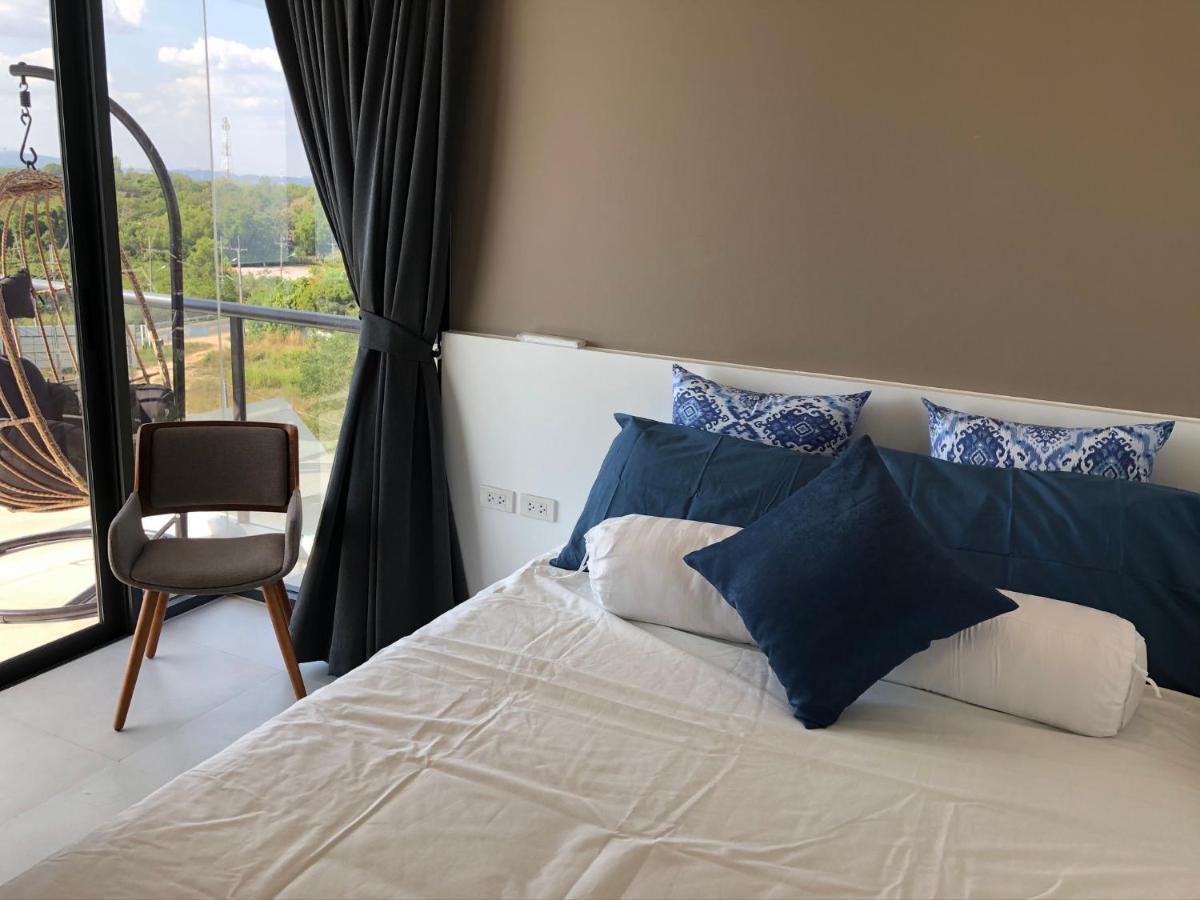 Beachfront Escape Seaview 5th & Floor- *
