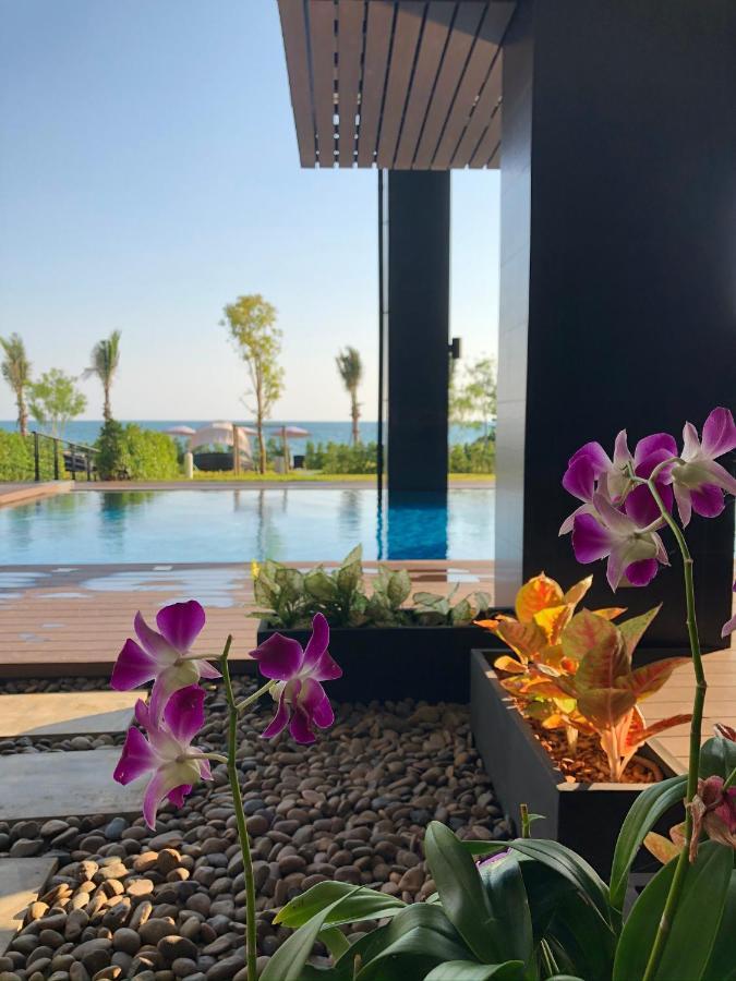 Beachfront Escape Seaview 5th & Floor- *