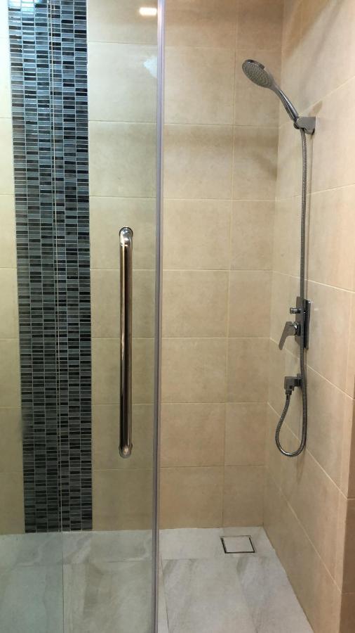 Apartment Beachfront Escape Seaview 5th & Floor- *
