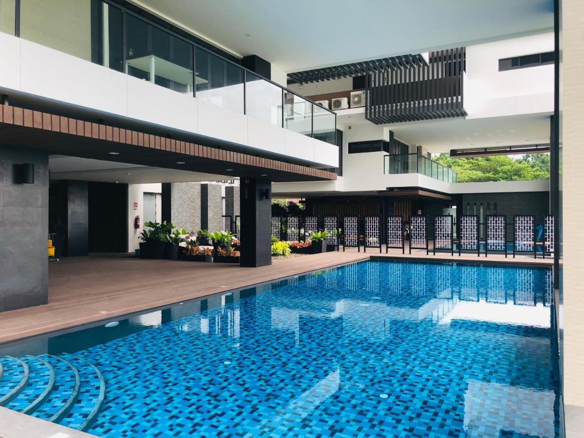 Apartment Beachfront Escape Seaview 5th & Floor- *