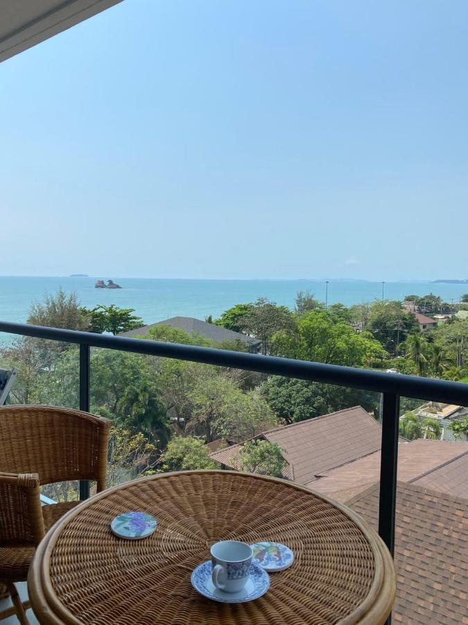 Beachfront Escape Seaview 5th & Floor- *