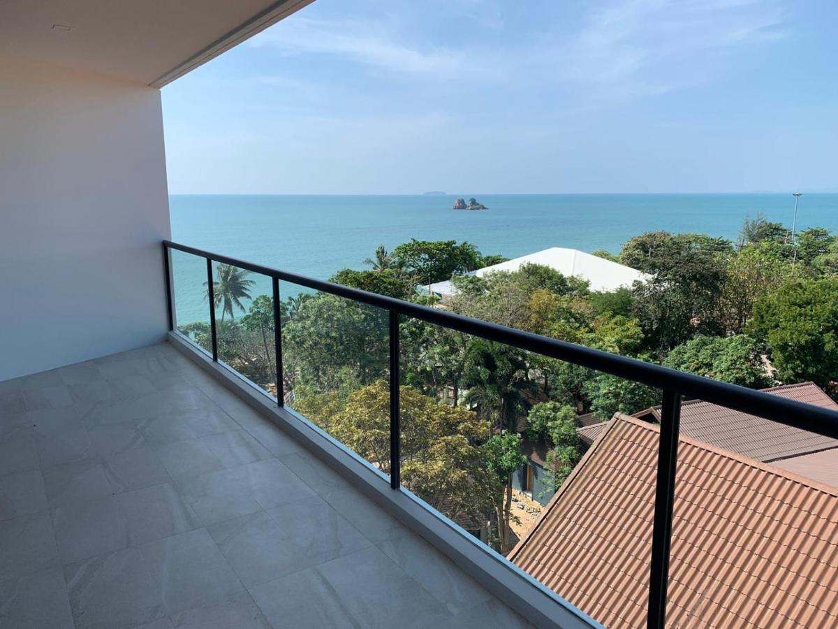 Beachfront Escape Seaview 5th & Floor-