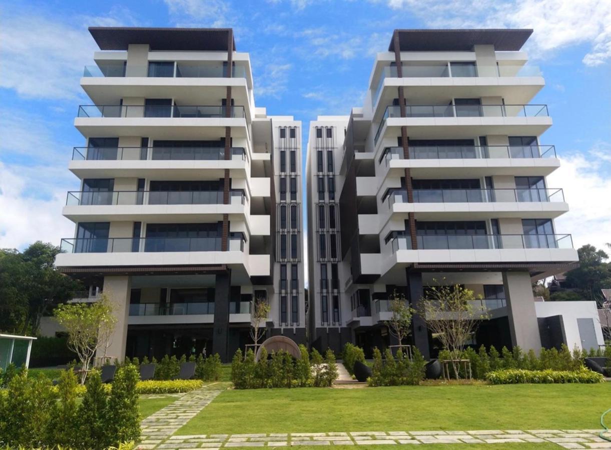 Beachfront Escape Seaview 5th & Floor-