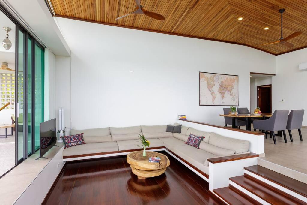 Stunning Seaview Pool