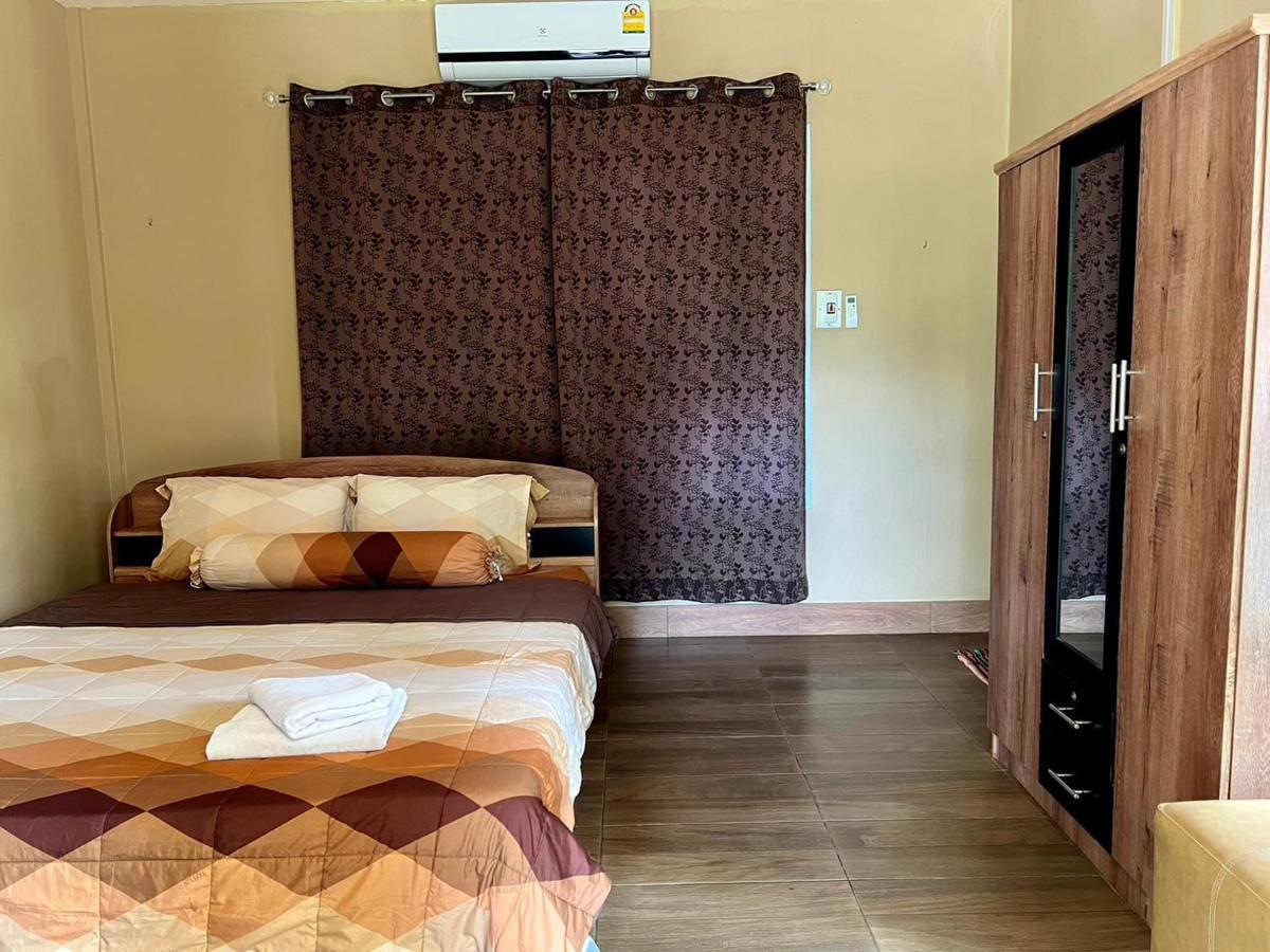 นพรัตน์การ์เด้นฮิลล์ Guest house Uthai Thani