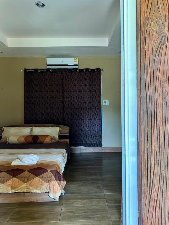 นพรัตน์การ์เด้นฮิลล์ Guest house Uthai Thani