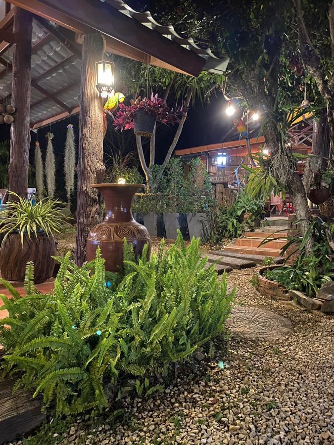 นพรัตน์การ์เด้นฮิลล์ Guest house Uthai Thani