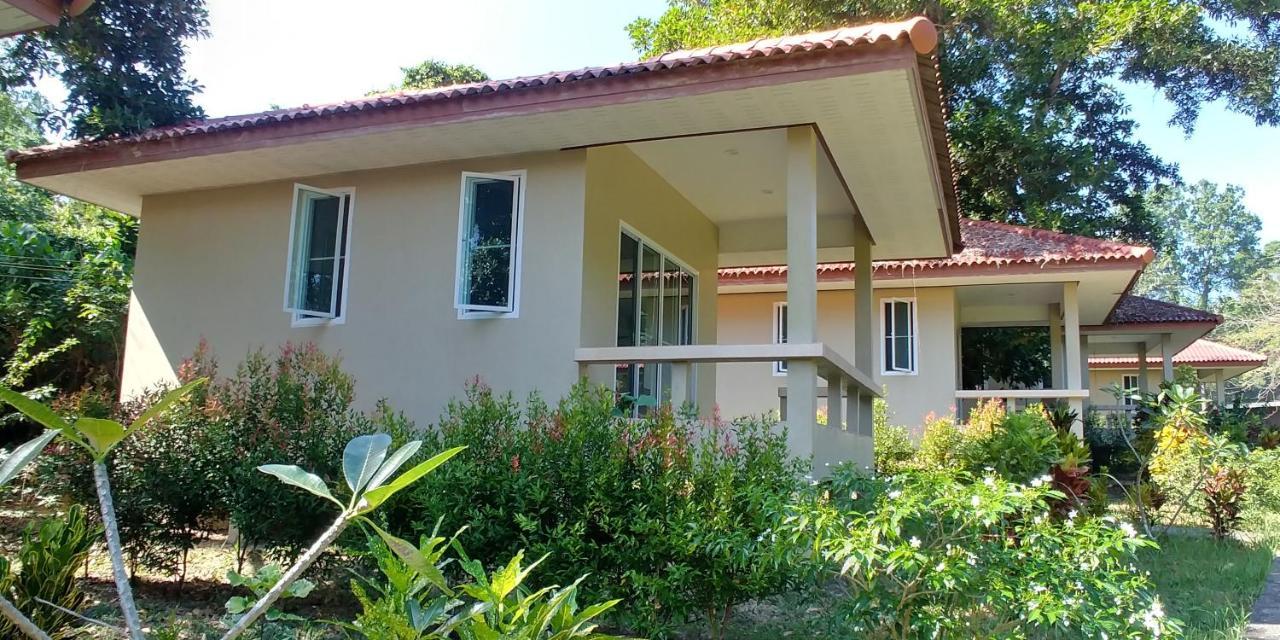 Baansukjai Bungalows *
