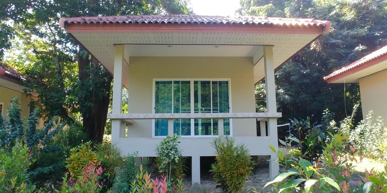 Baansukjai Bungalows * Ranong