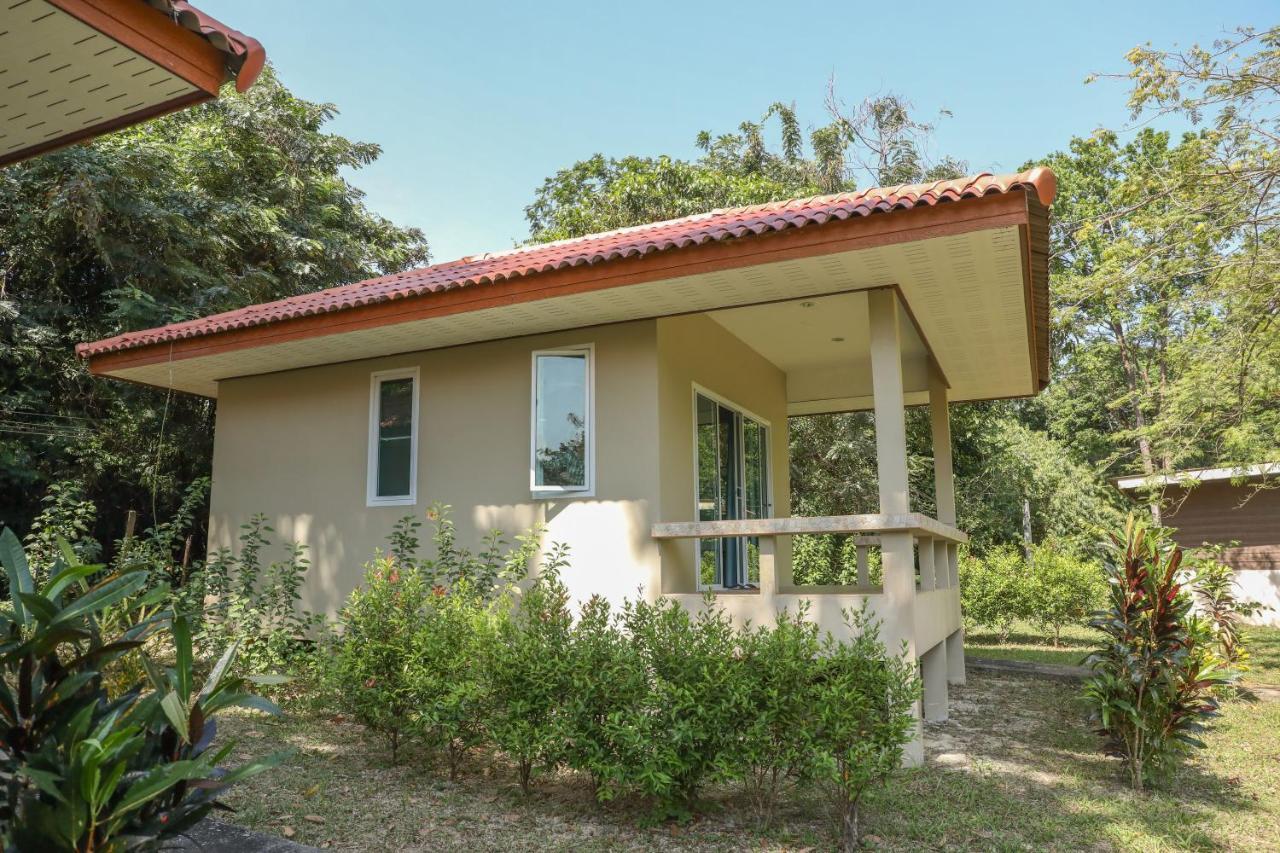 Baansukjai Bungalows Apartment Ranong
